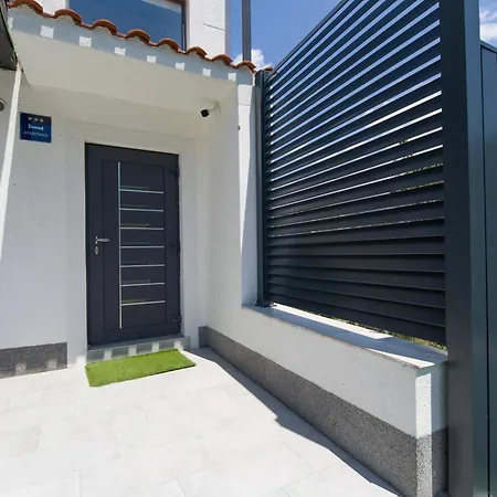 Luxury Joy In New - With Heated Pool Apartman *