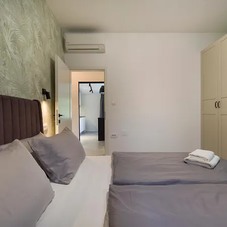 Luxury Joy In New - With Heated Pool Apartman *