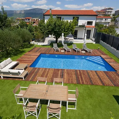 Luxury Joy In New - With Heated Pool Apartman Split