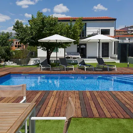 Luxury Joy In New - With Heated Pool 斯普利特