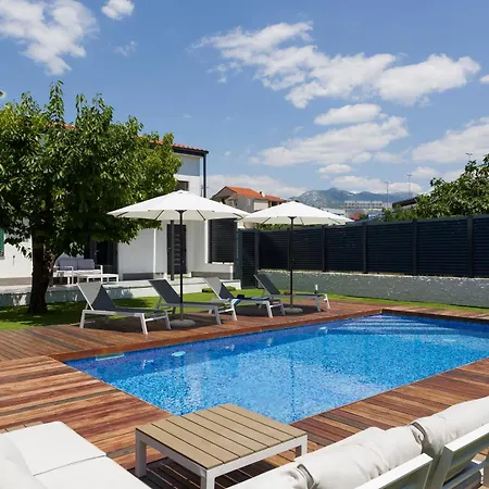 Luxury Joy In New - With Heated Pool Apartman